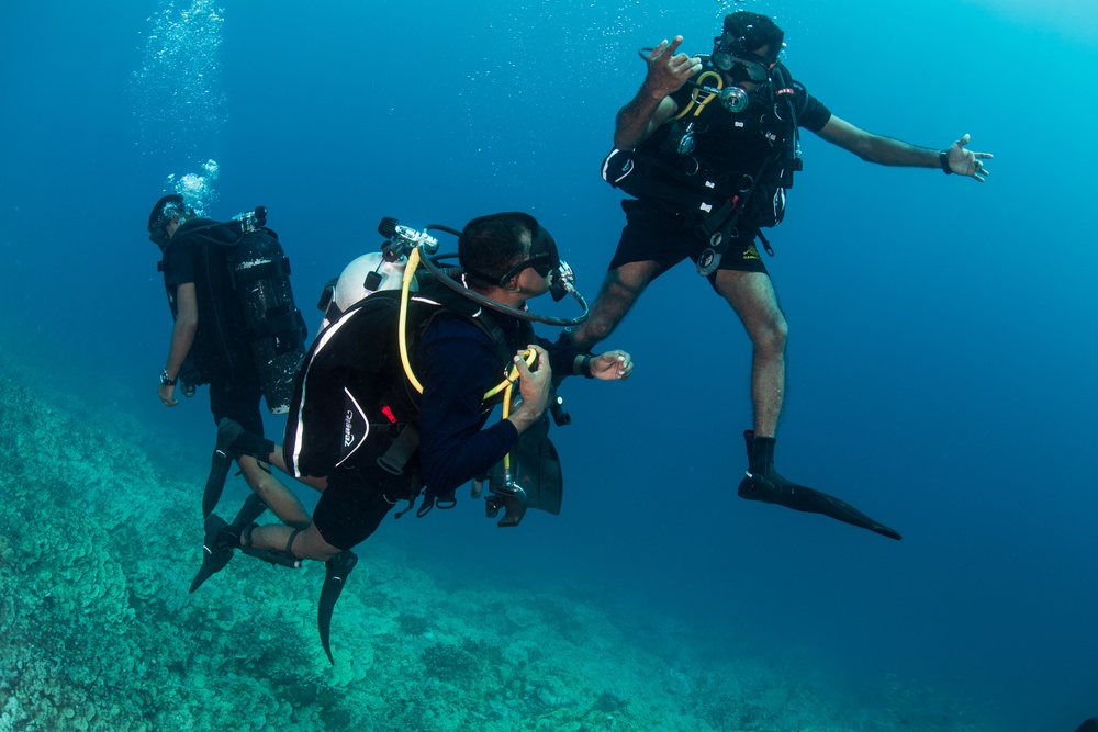 MDSU 1 and Sri Lankan Navy Divers - Subject Matter Expert Exchange