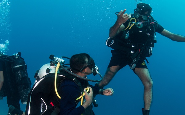 MDSU 1 and Sri Lankan Navy Divers - Subject Matter Expert Exchange