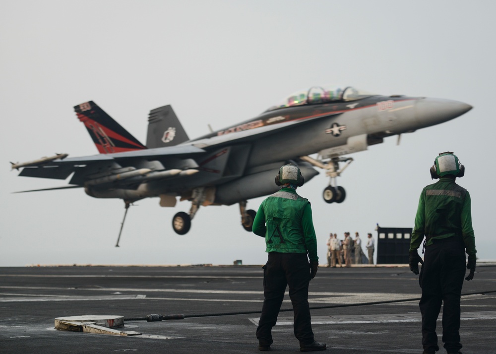 Nimitz Supports Operation Inherent Resolve