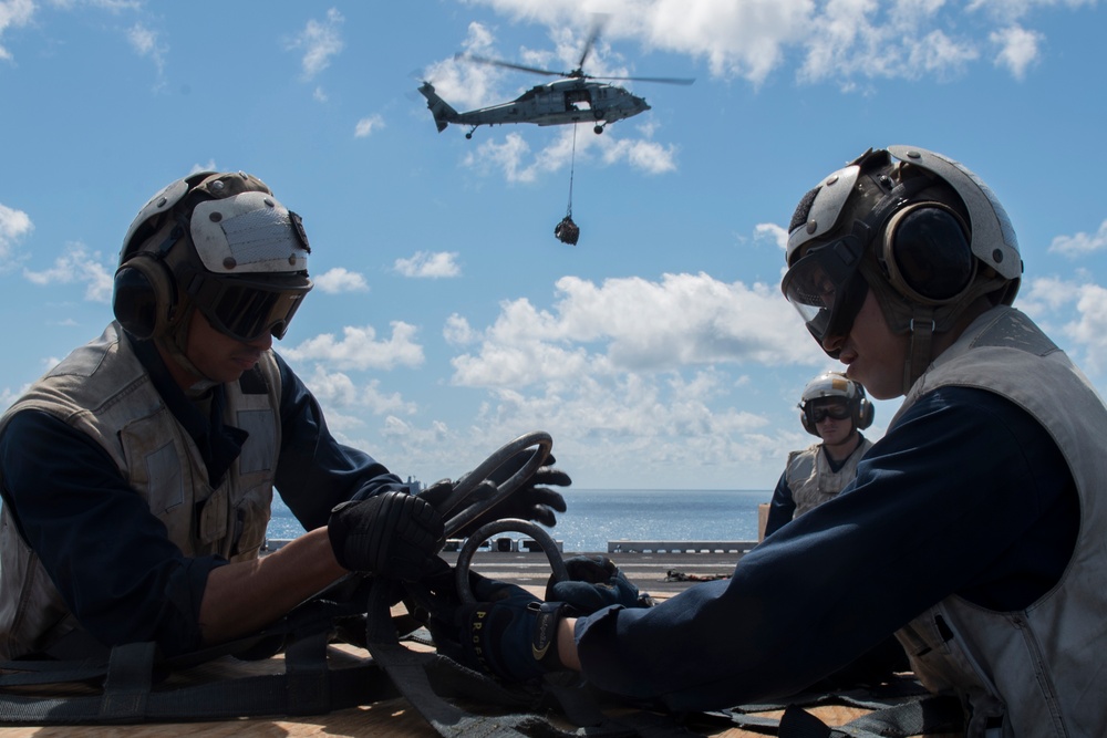 USS Bonhomme Richard (LHD 6) Vertical Replenishment