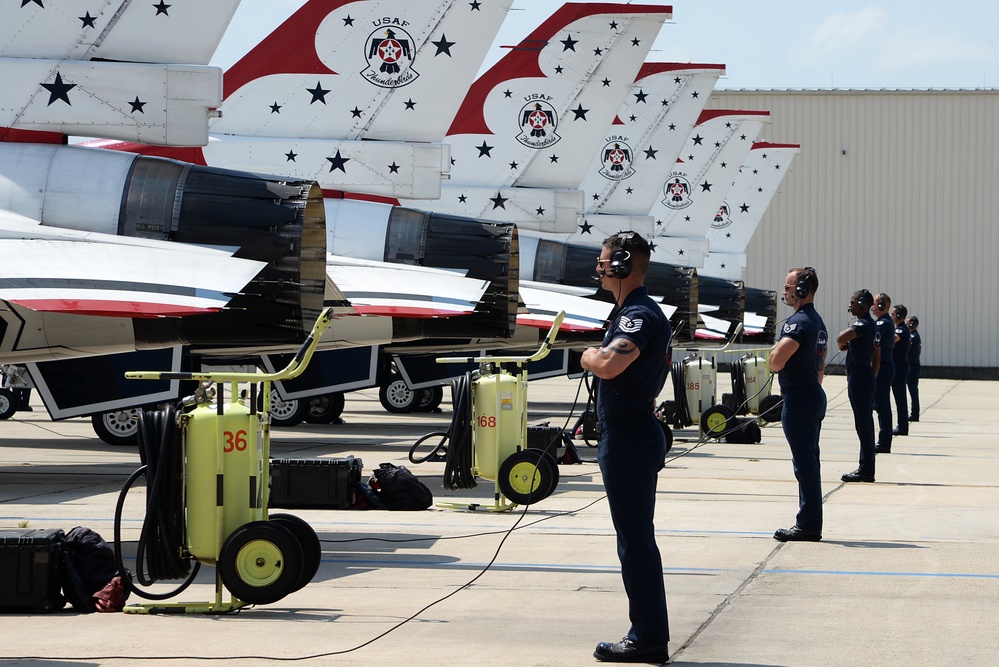 Thunderbird Maintenance Prepares for Atlantic City Air Show