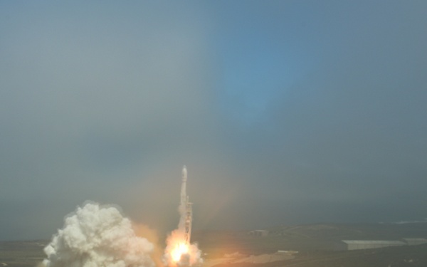 FALCON 9 LAUNCHES FROM VANDENBERG