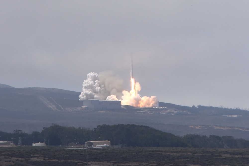 FALCON 9 LAUNCHES FROM VANDENBERG