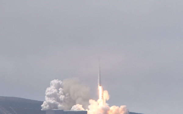 FALCON 9 LAUNCHES FROM VANDENBERG