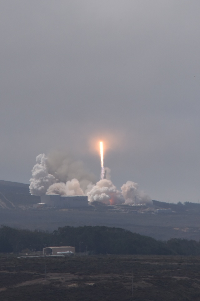 FALCON 9 LAUNCHES FROM VANDENBERG