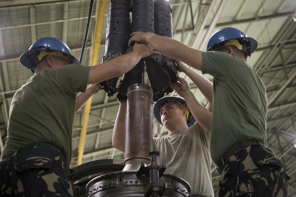 Philippine &amp; U.S. Air Forces Learning Together
