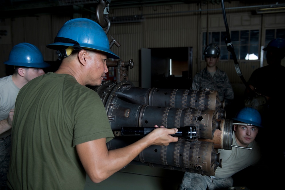 Philippine &amp; U.S. Air Forces Learning Together