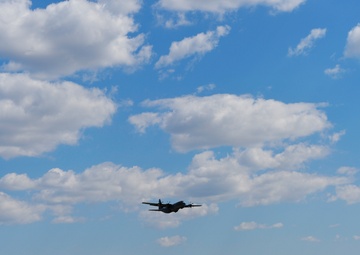 37th AS gives Romanian paratroopers a lift