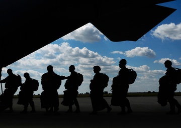 37th AS gives Romanian paratroopers a lift