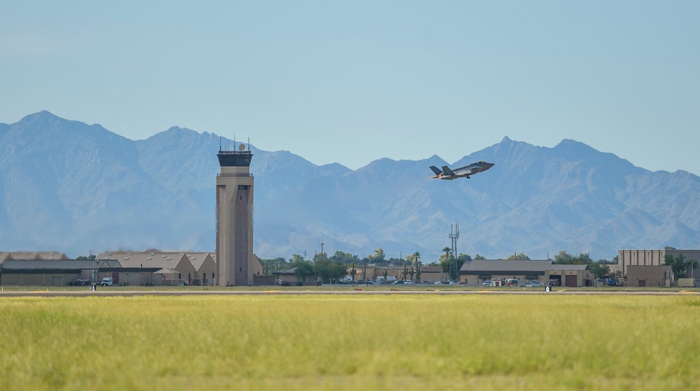 Luke AFB F-35s