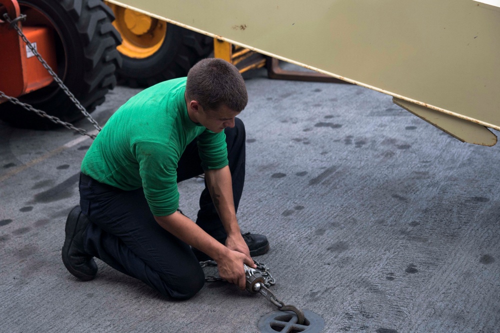 USS San Diego (LPD 22) Flight Deck Operations