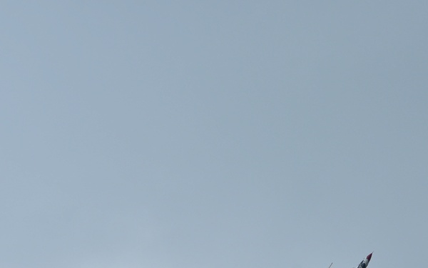 US Air Firce Thunderbirds Fly Dover