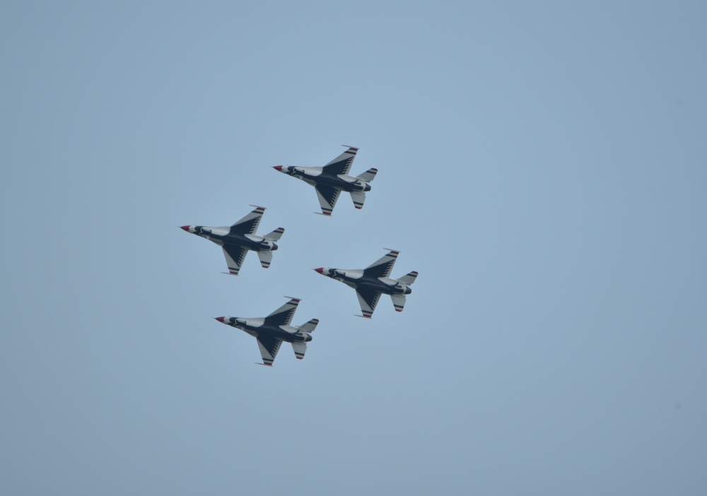US Air Firce Thunderbirds Fly Dover