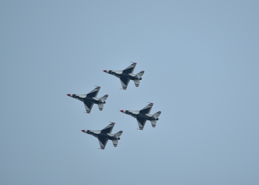 US Air Firce Thunderbirds Fly Dover