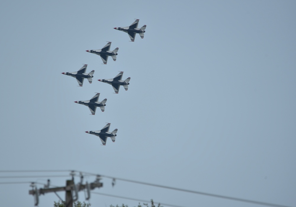 US Air Firce Thunderbirds Fly Dover