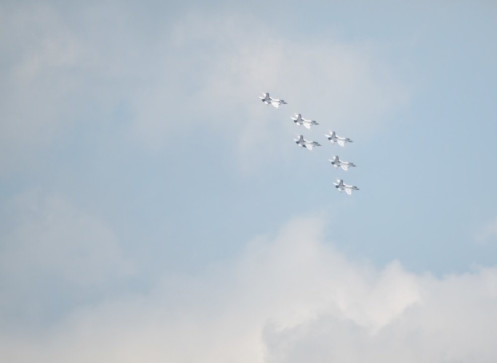 US Air Firce Thunderbirds Fly Dover