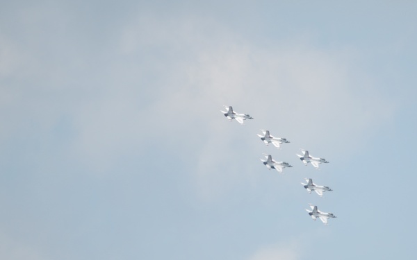 US Air Firce Thunderbirds Fly Dover