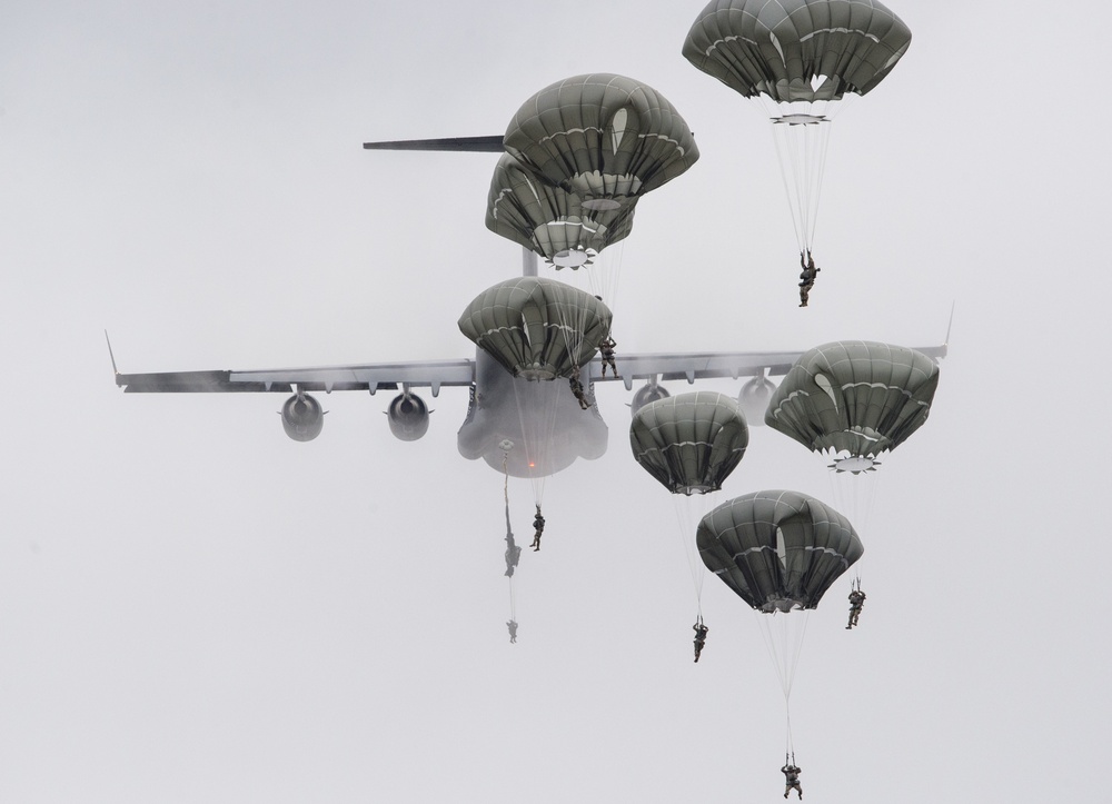 4/25 Paratroopers conduct airborne jump training at JBER