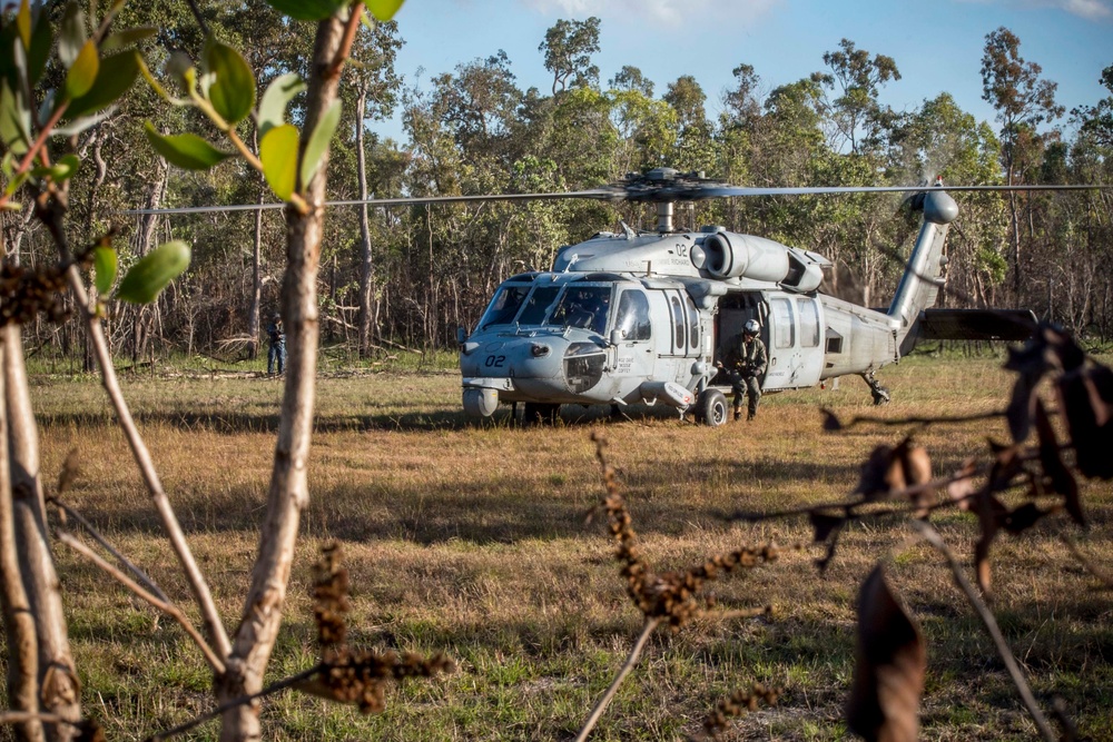 HSC-25 conducts tactial helo landings