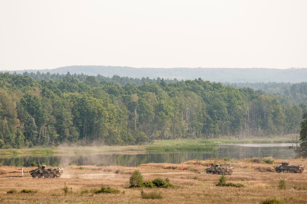 Mind the gap: Ukrainian airborne troops ford water gap