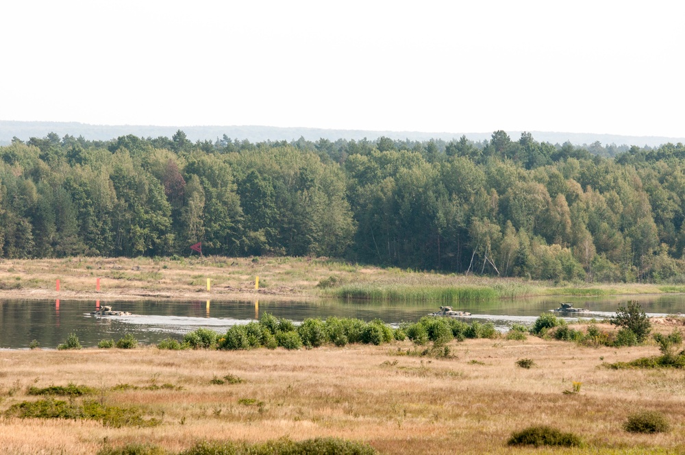 Mind the gap: Ukrainian airborne troops ford water gap