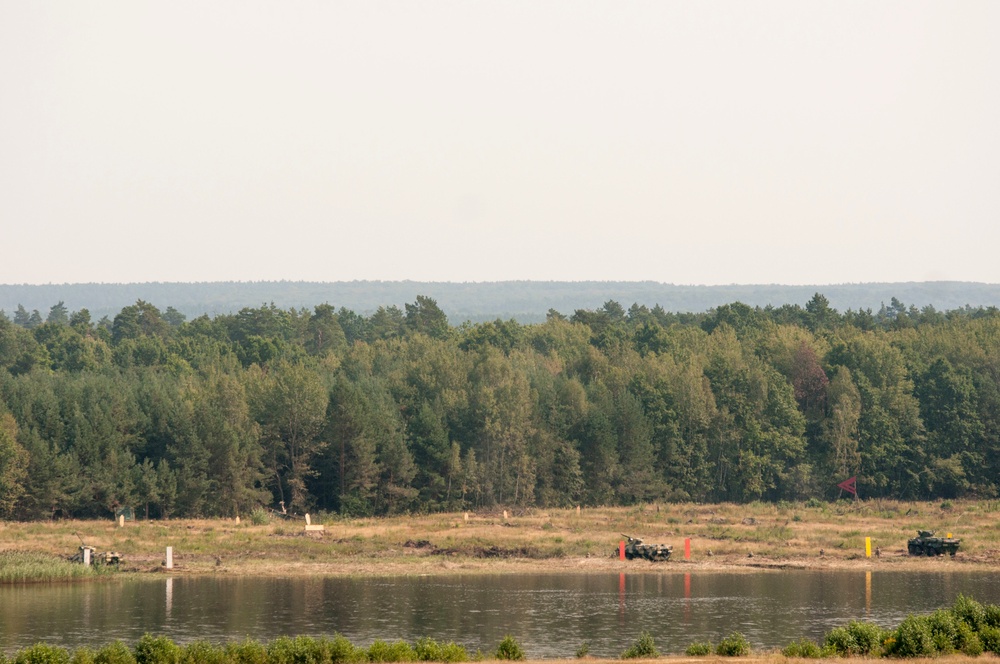 Mind the gap: Ukrainian airborne troops ford water gap