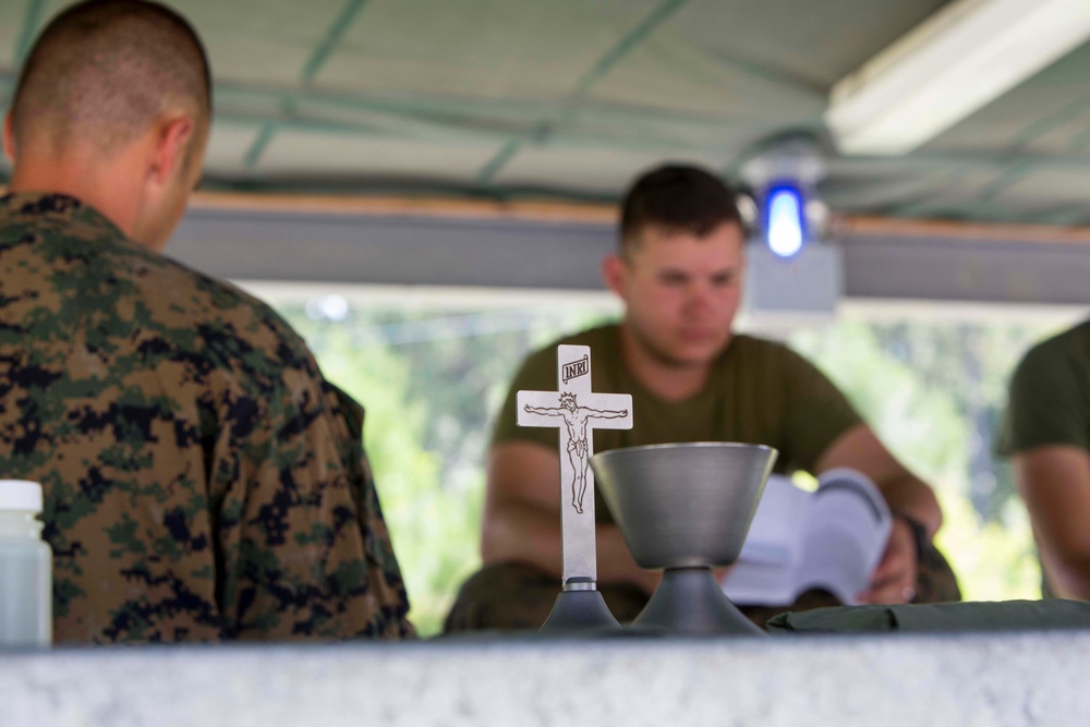 Religious ministry team visits Marines and Sailors during RUT