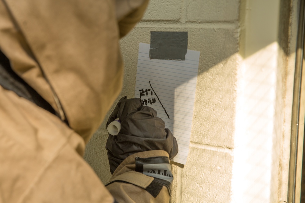 26th MEU CBRN and EOD collaborate during integrated training