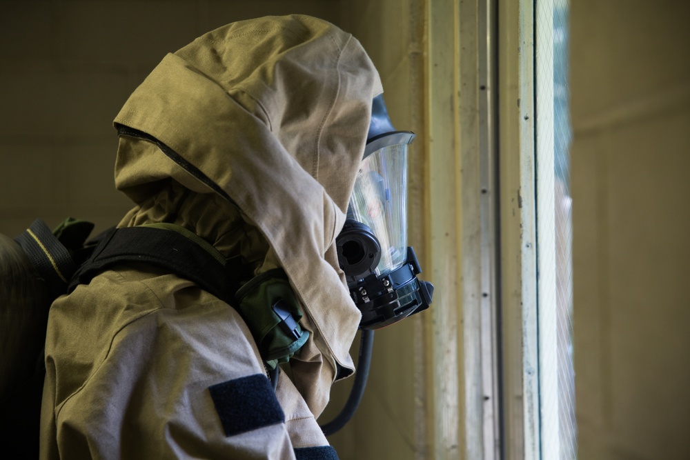 26th MEU CBRN and EOD collaborate during integrated training