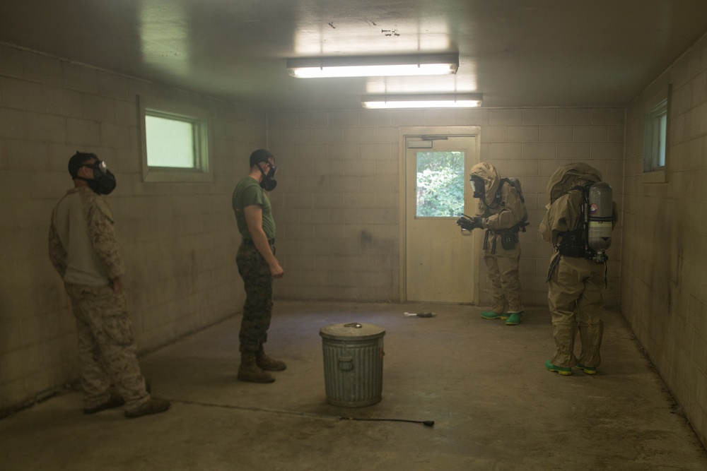 26th MEU CBRN and EOD collaborate during integrated training