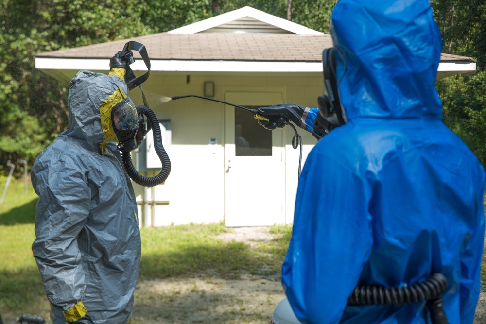 26th MEU CBRN and EOD collaborate during integrated training