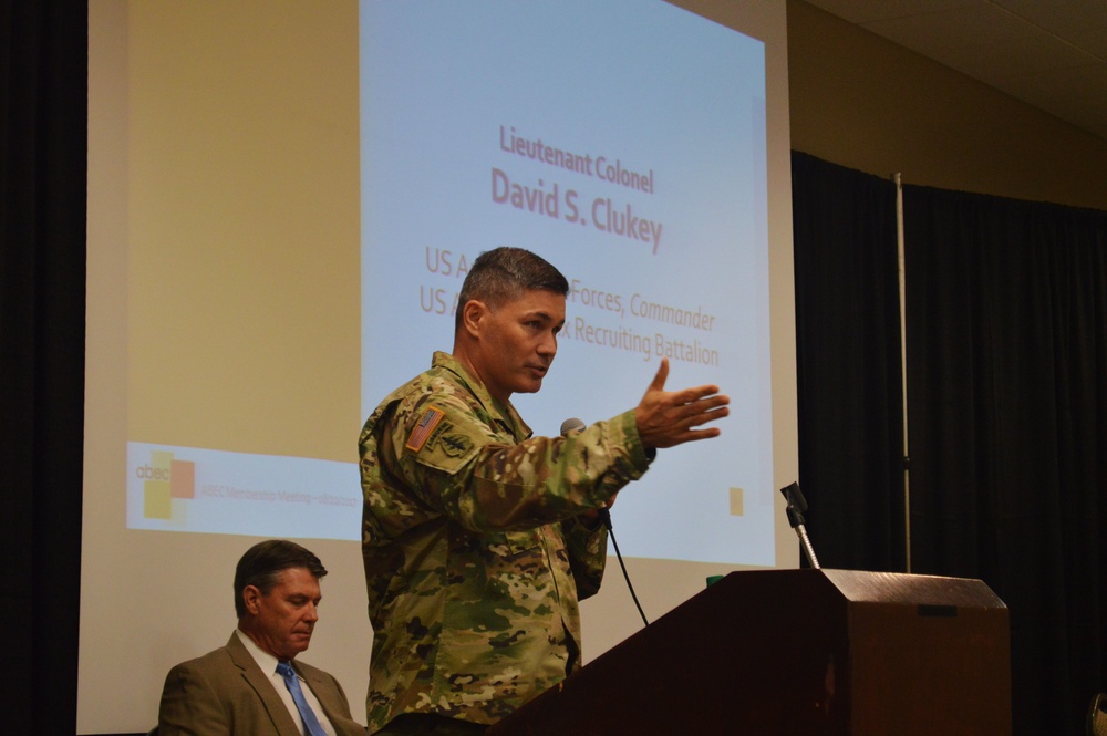 Phoenix recruiting commander briefs Arizona business and education members