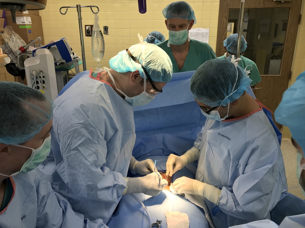 BAMC Surgeons Collaborate