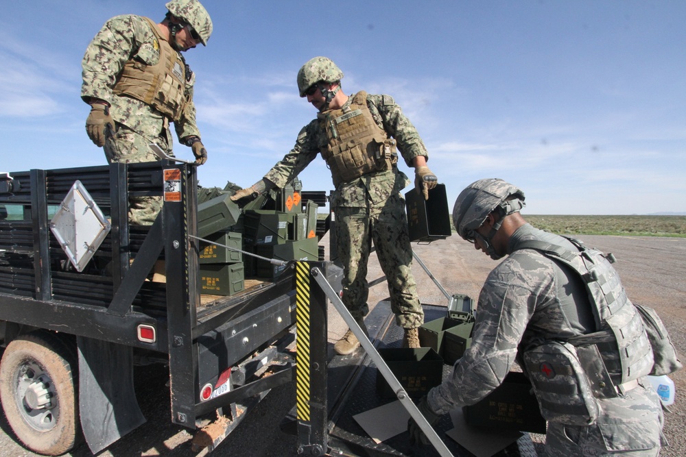 Desert Defender graduates first joint Air Force-Navy course