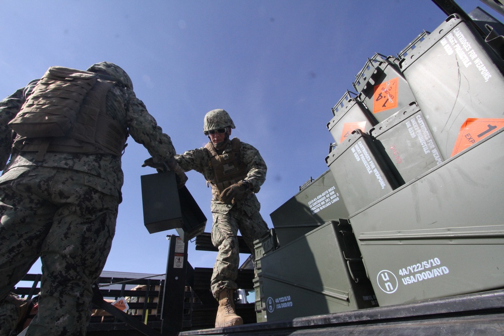 Desert Defender graduates first joint Air Force-Navy course