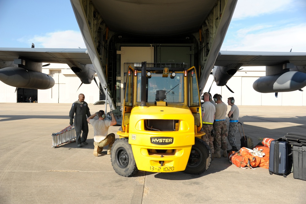 Moody Air Force Base prepares to support Hurricane Harvey recovery operations