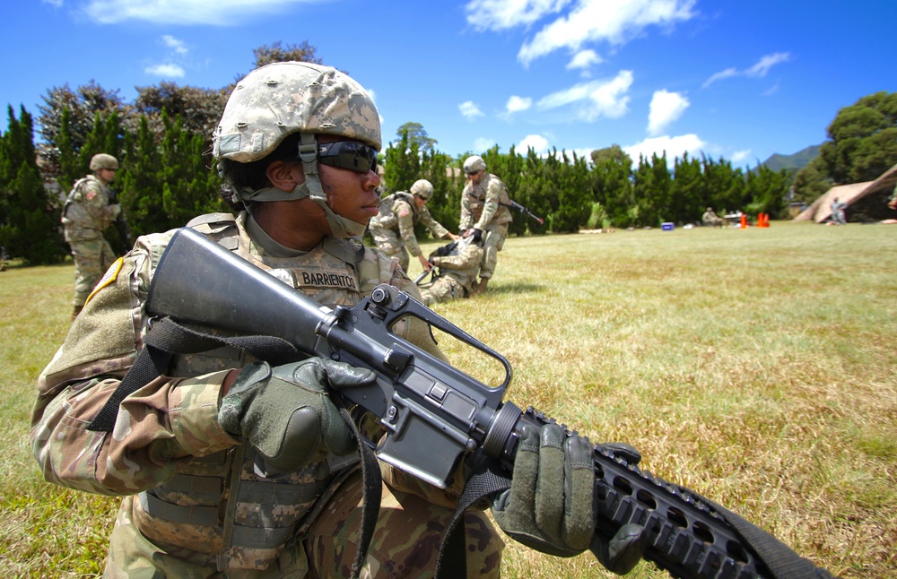 Division transporters train on tactical casualty combat care, buddy aid