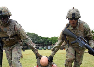 Division transporters train on tactical casualty combat care, buddy aid