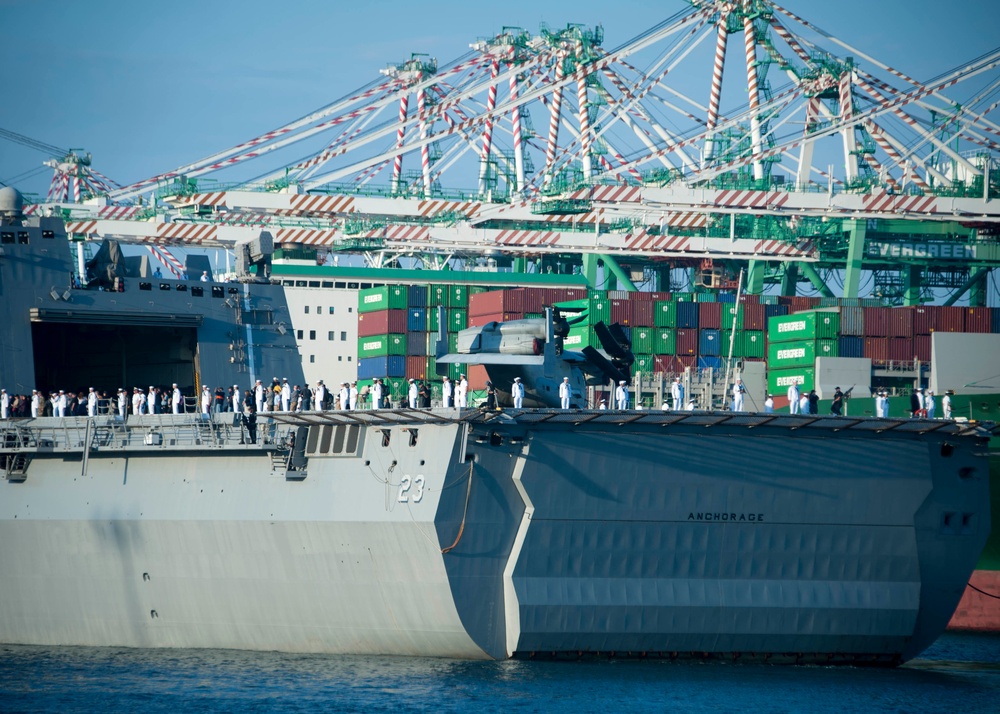 DVIDS Images LA Fleet Week Ship Arrivals [Image 8 of 10]