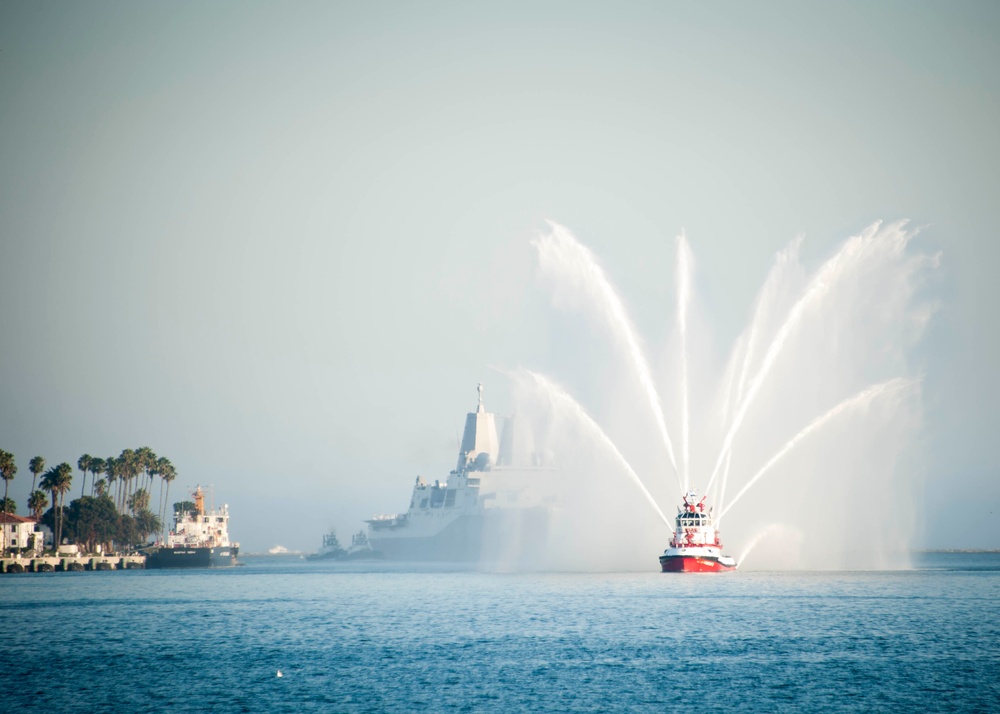 DVIDS Images LA Fleet Week Ship Arrivals [Image 9 of 10]
