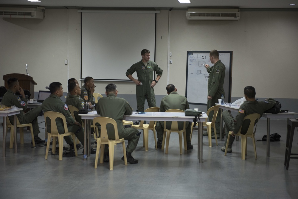 Bilateral exchange grows PAF, USAF interoperability