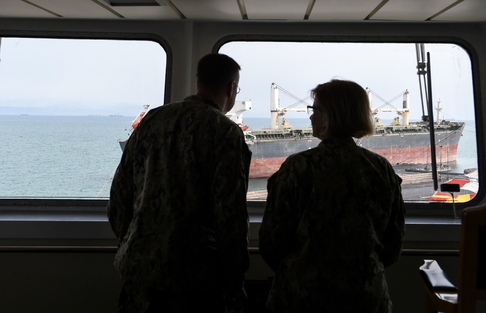 Medical personnel visit Chinese hospital ship