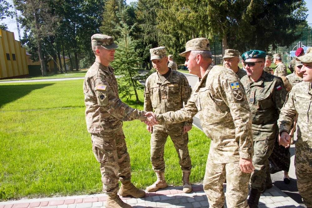Ukrainian and Polish army chiefs visit Yavoriv Combat Training Center