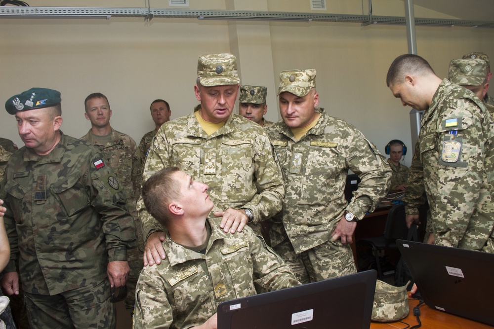 Ukrainian and Polish army chiefs visit Yavoriv Combat Training Center