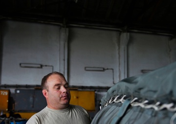 86th LRS Airmen rig it to win