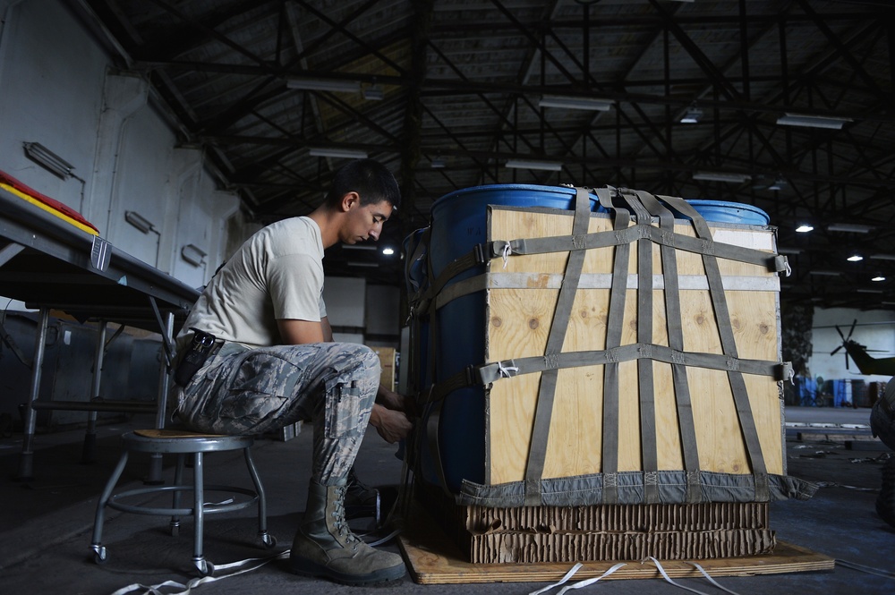 86th LRS Airmen rig it to win