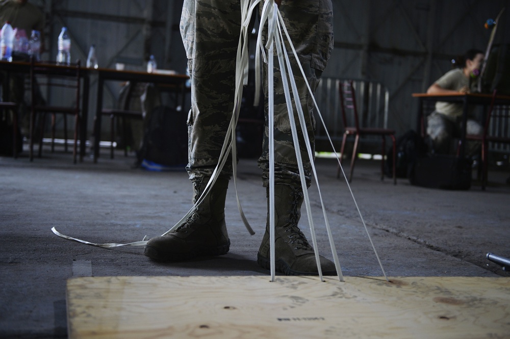 86th LRS Airmen rig it to win