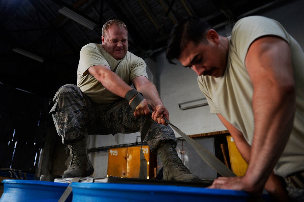 86th LRS Airmen rig it to win