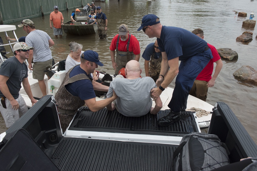 Coast Guard continues to respond to rescues in support of Hurricane Harvey