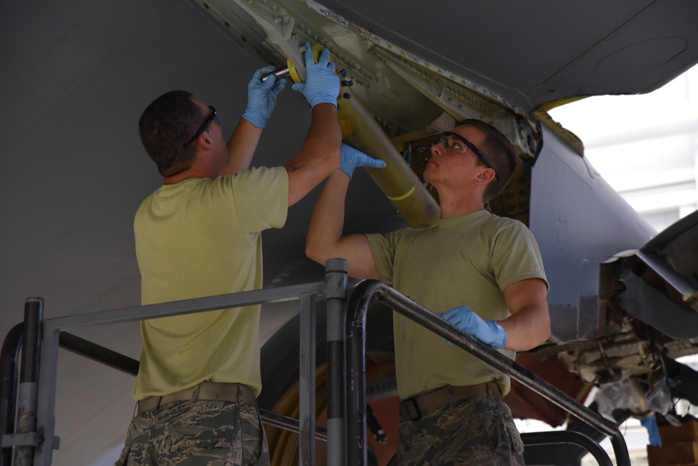 22nd MXS inspects KC-135